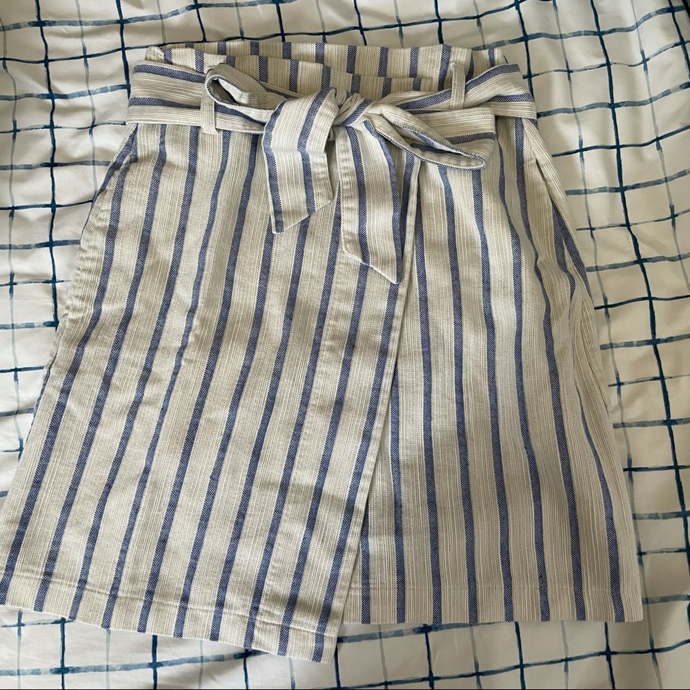 H&M mini linen skirt with pockets!!